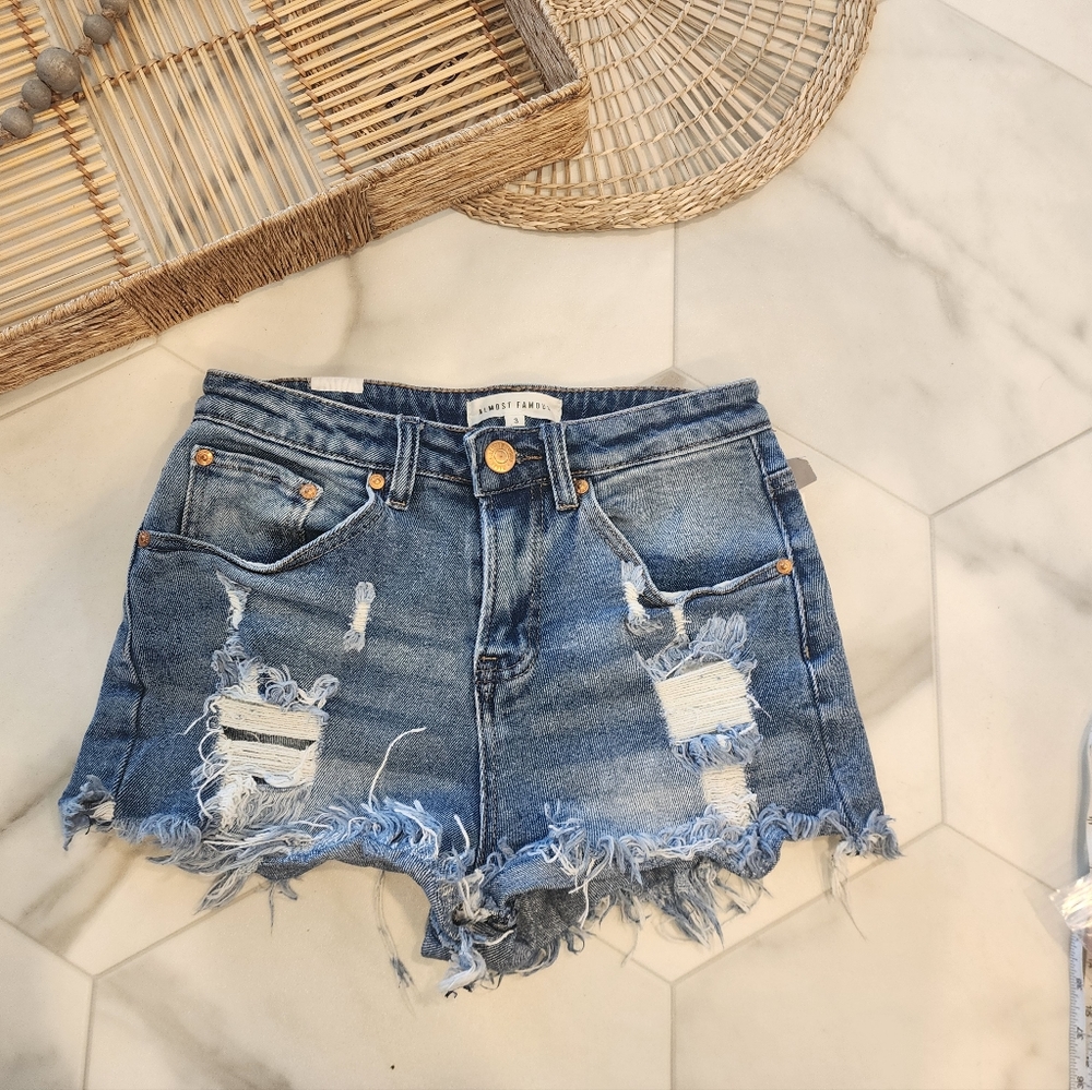 Almost famous, womens size 3, CUTEST fringed distressed denim short shortsπ©· - Picture 3 of 13